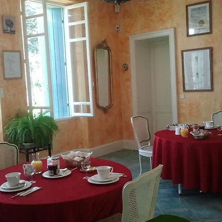 Chateau Rousselle Bed & Breakfast Saint-Ciers-de-Canesse