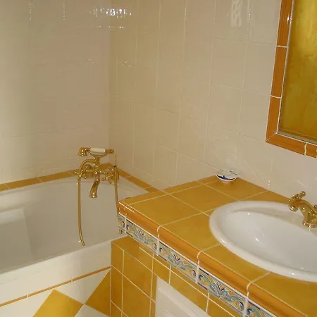 Chateau Rousselle * Saint-Ciers-de-Canesse