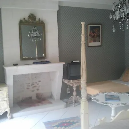 Chateau Rousselle Bed & Breakfast Saint-Ciers-de-Canesse