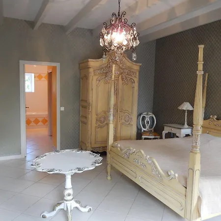 Chateau Rousselle Bed & Breakfast *