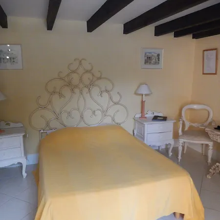 Chateau Rousselle Bed and breakfast Saint-Ciers-de-Canesse