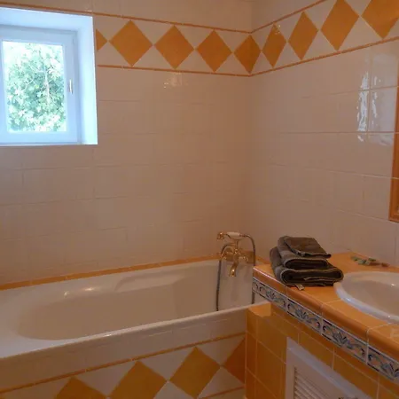 Chateau Rousselle Bed & Breakfast