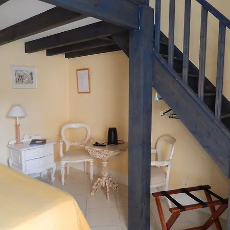 Chateau Rousselle Bed & Breakfast *