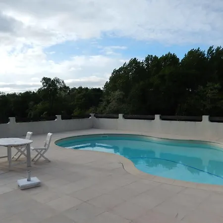 Chateau Rousselle Bed & Breakfast Saint-Ciers-de-Canesse