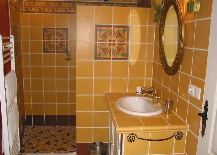 Chateau Rousselle Saint-Ciers-de-Canesse