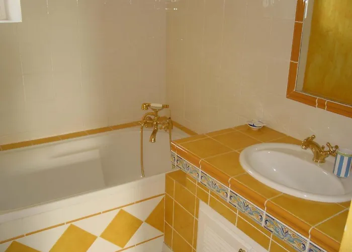 Chateau Rousselle * Saint-Ciers-de-Canesse