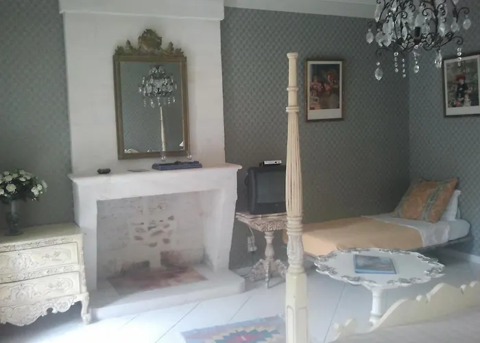 Chateau Rousselle Bed & Breakfast Saint-Ciers-de-Canesse