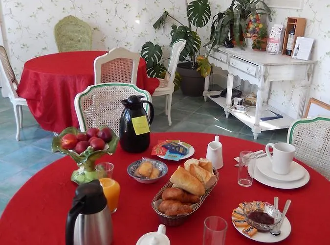 Chateau Rousselle Bed & Breakfast *