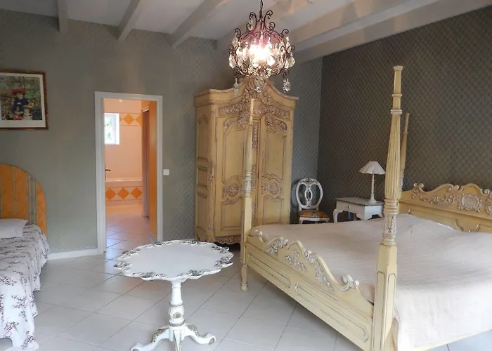 Chateau Rousselle Bed & Breakfast *