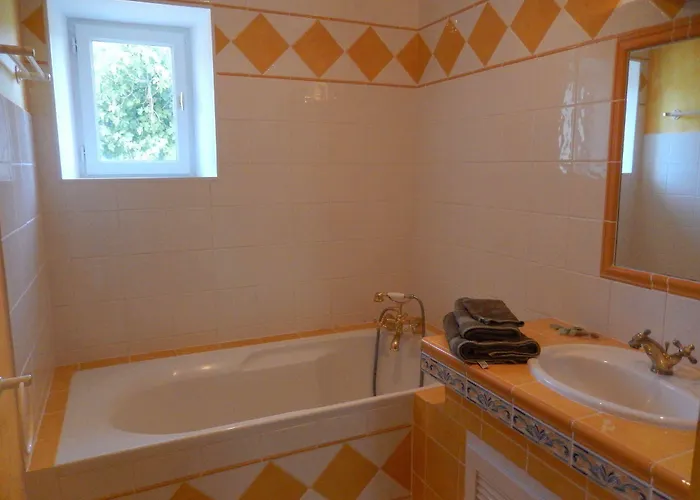 Chateau Rousselle Bed & Breakfast