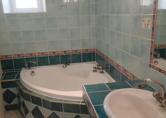 Chateau Rousselle Bed & Breakfast