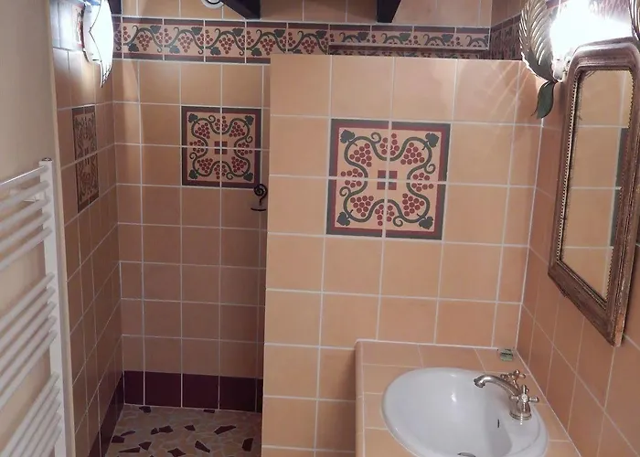 Chateau Rousselle Saint-Ciers-de-Canesse