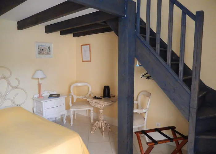 Chateau Rousselle Bed & Breakfast *