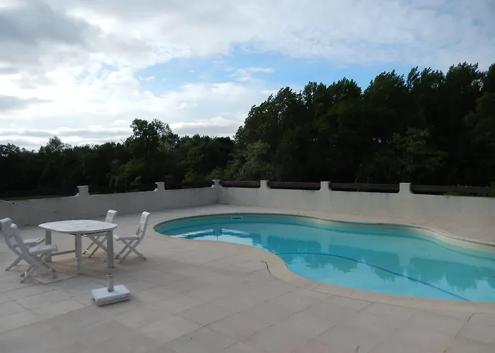 Chateau Rousselle Bed & Breakfast Saint-Ciers-de-Canesse